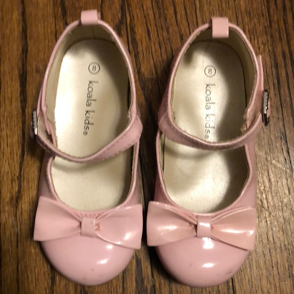 Toddler Girls Size 3 6 7 NWT Koala Kids Shimmery Silver Shoe with Black Bow